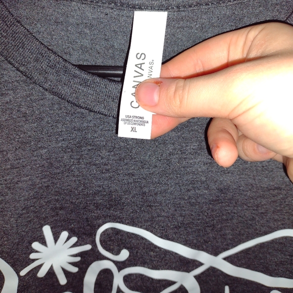 Believe in the magic of Christmas shirt. Gray in multiple sizes - Picture 5 of 7